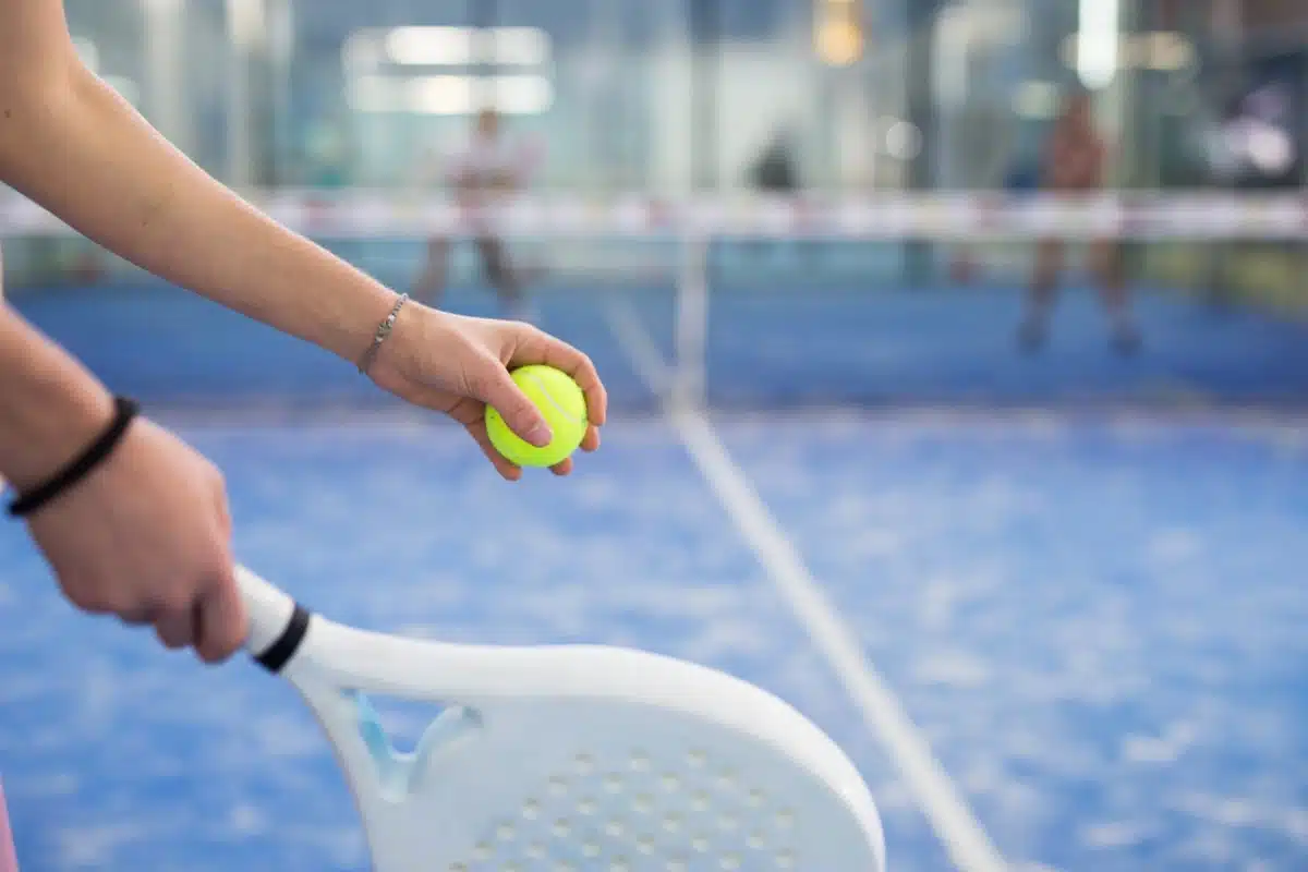 Jouer au padel